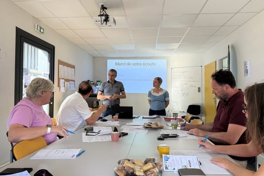 Participants au Café Info défibrillateur organisé par Kéa Premiers Secours à Chéraute