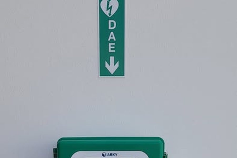 Coffret extérieur du défibrillateur installé chez Hiruak Bat